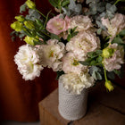 Blanche Jarrón Grande con ramo de lisianthus
