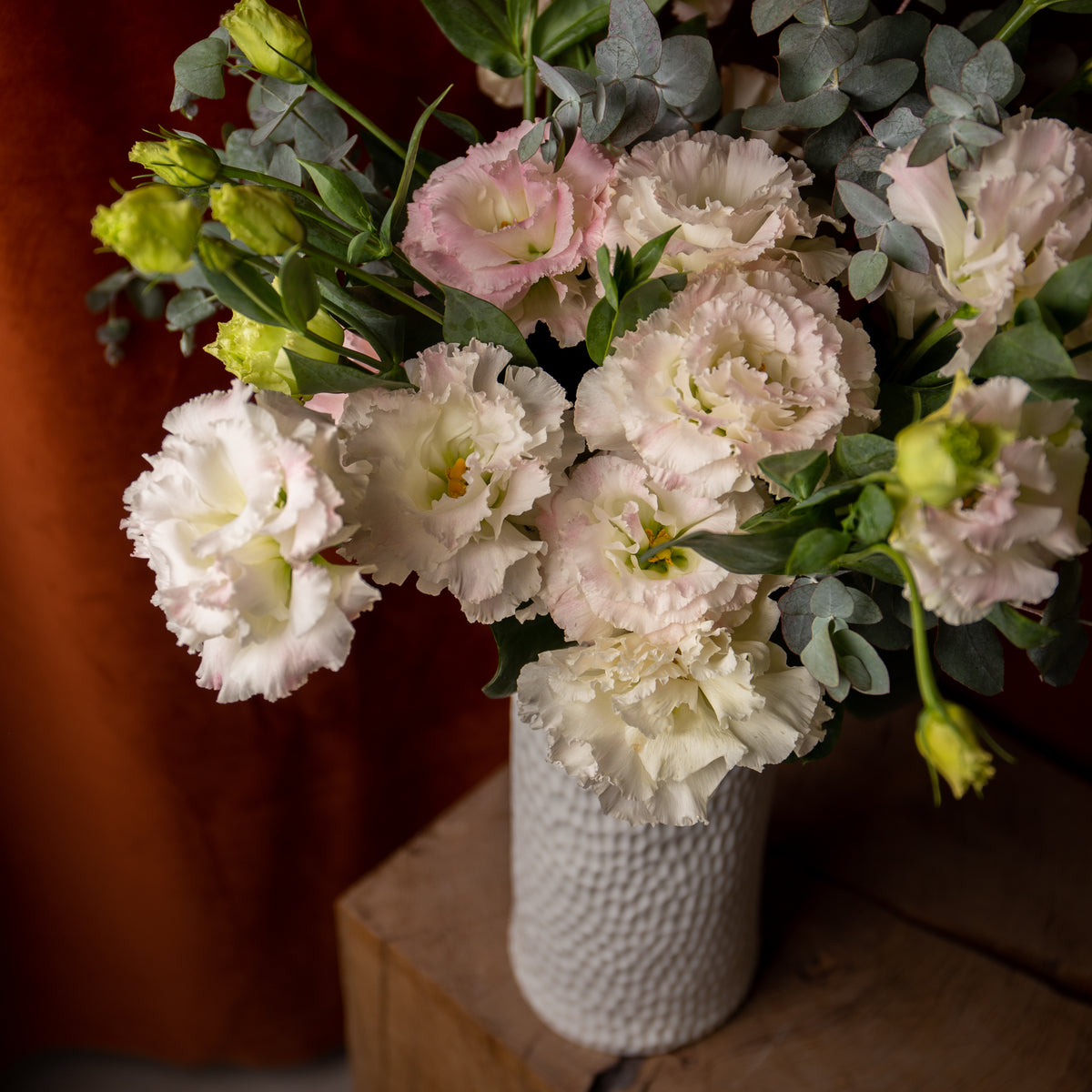 Blanche Jarrón Grande con ramo de lisianthus